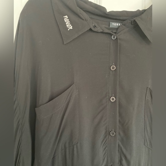 Torrid "Never Regret" Long Sleeve Black Button Down Tunic Dress Shirt Size 6 - Picture 5 of 9
